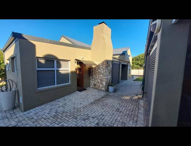 6 BEDROOM HOUSE FOR SALE IN STILBAAI-WES